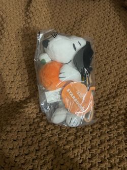 New Starbucks + peanuts snoopy fall release 2026 snoopy keychain