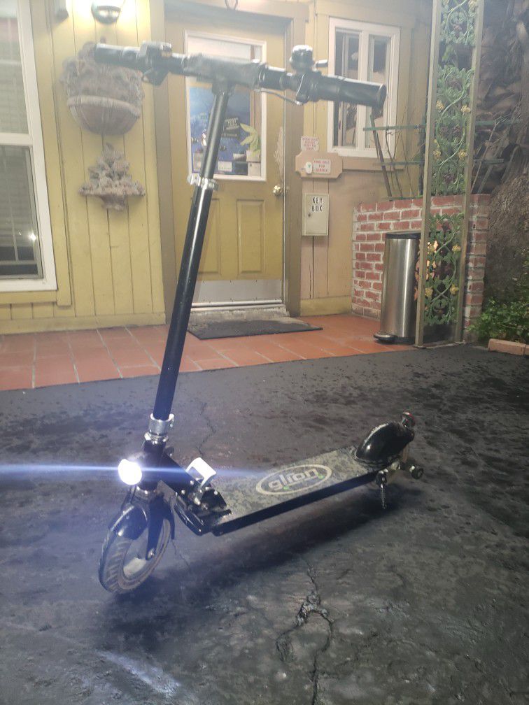 Glion Dolly Electric Scooter 