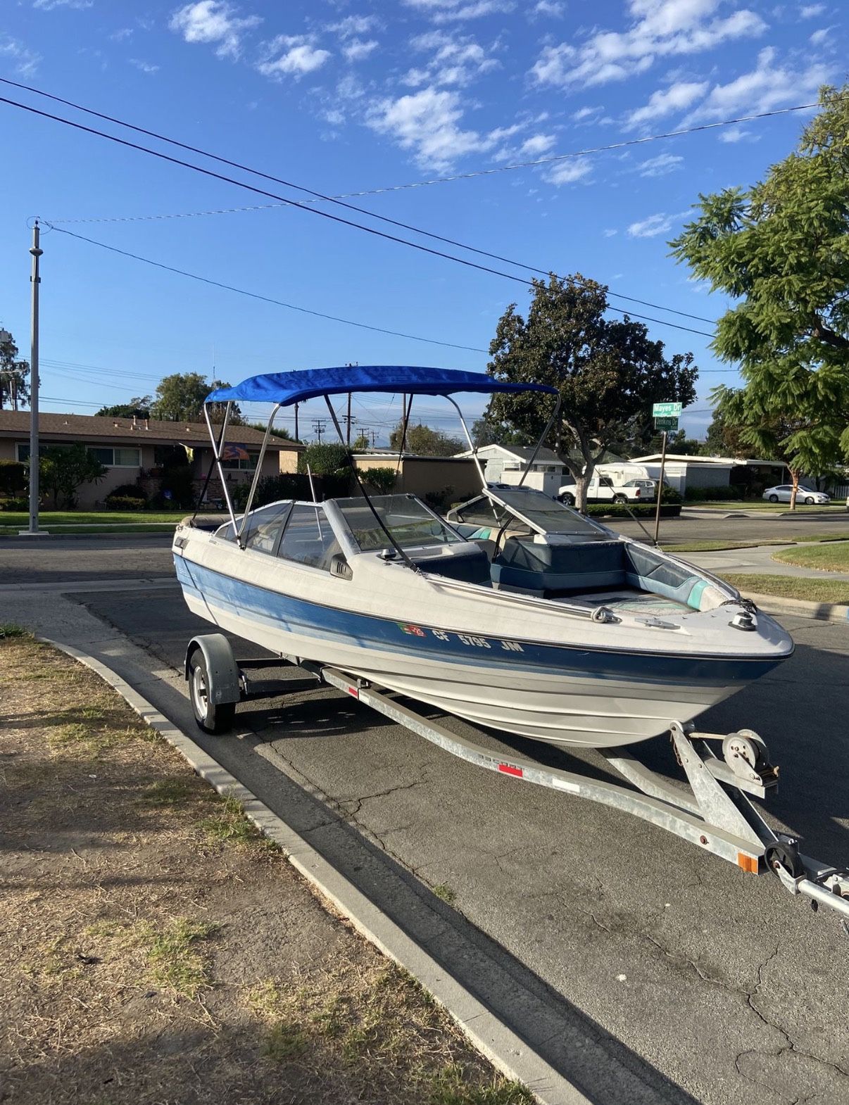 19’ BayLiner Boat Vessel Pink Slip In Hand On Trailer