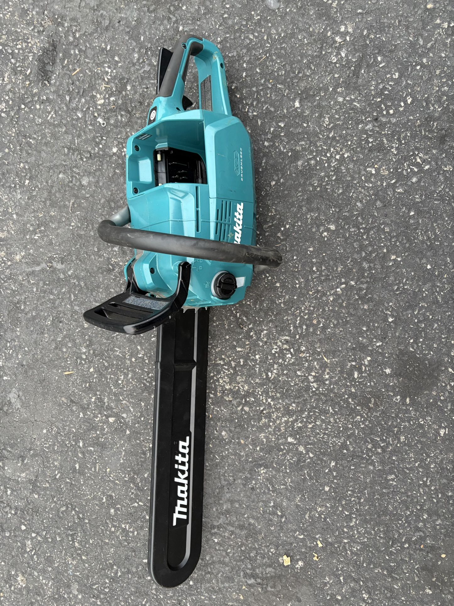 Makita 40v 18in No Batería No Cargador 