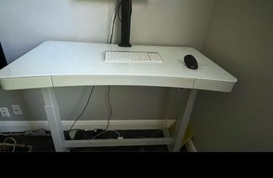 Adjustable desk