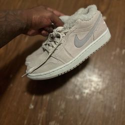 Jordan 1 Low SE Sherpa fleece