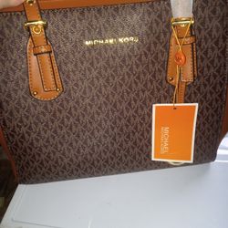 Micheal Kors Purse