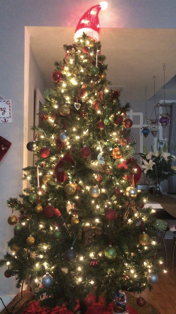 Pre Lit Christmas Tree With The Ornaments For Sale In Miami Beach FL Pre Lit Christmas Tree With The Ornaments For Sale In Miami Beach FL