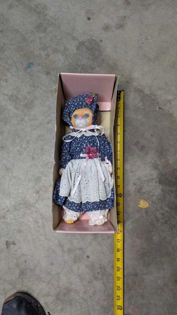 Goebel Bette Ball Cat Doll "Peaches". Musical