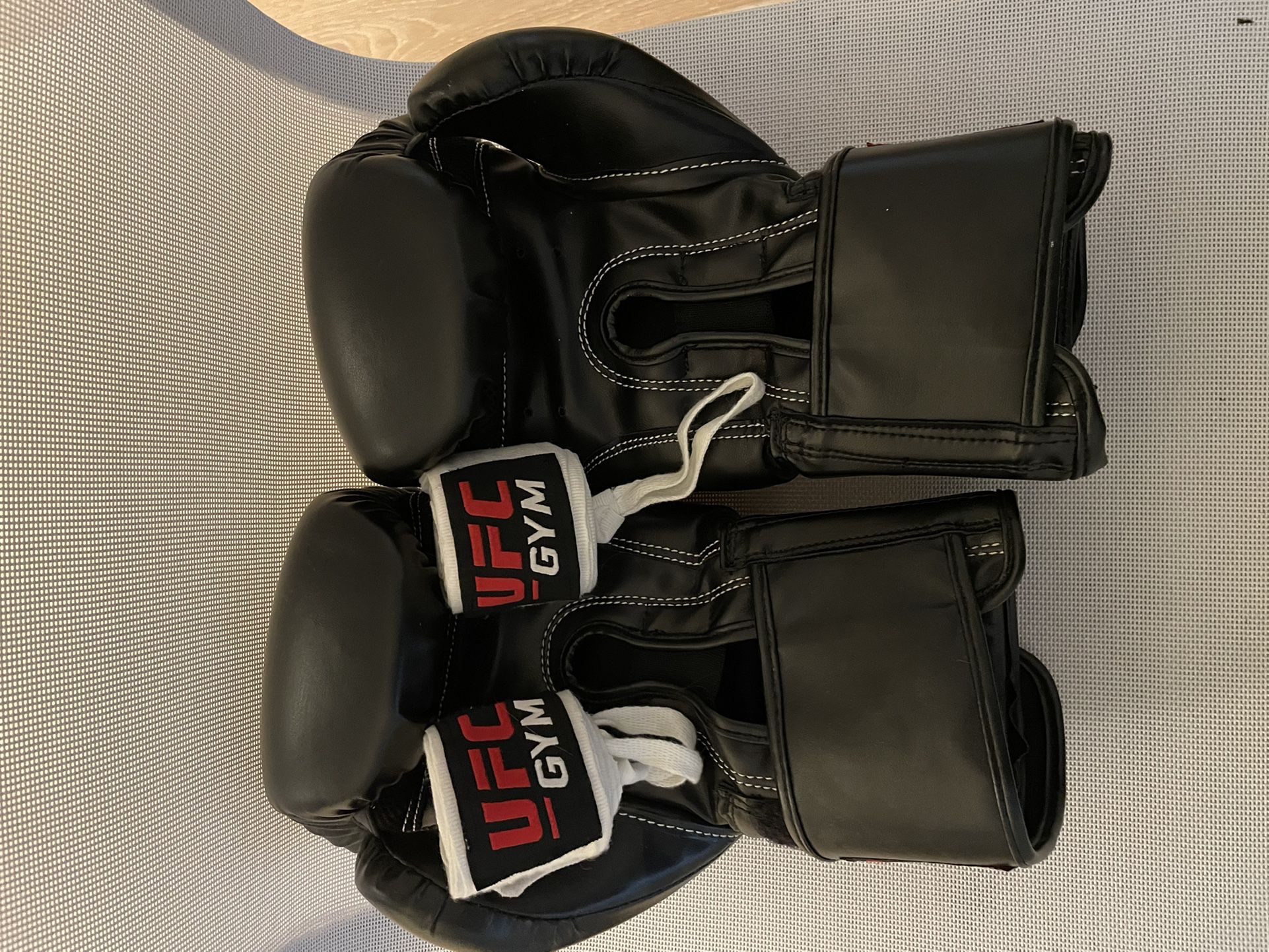 Boxing Gloves UFC 14oz.