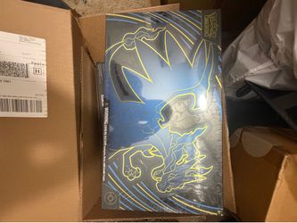 Charizard ultra premium collection Pokemon