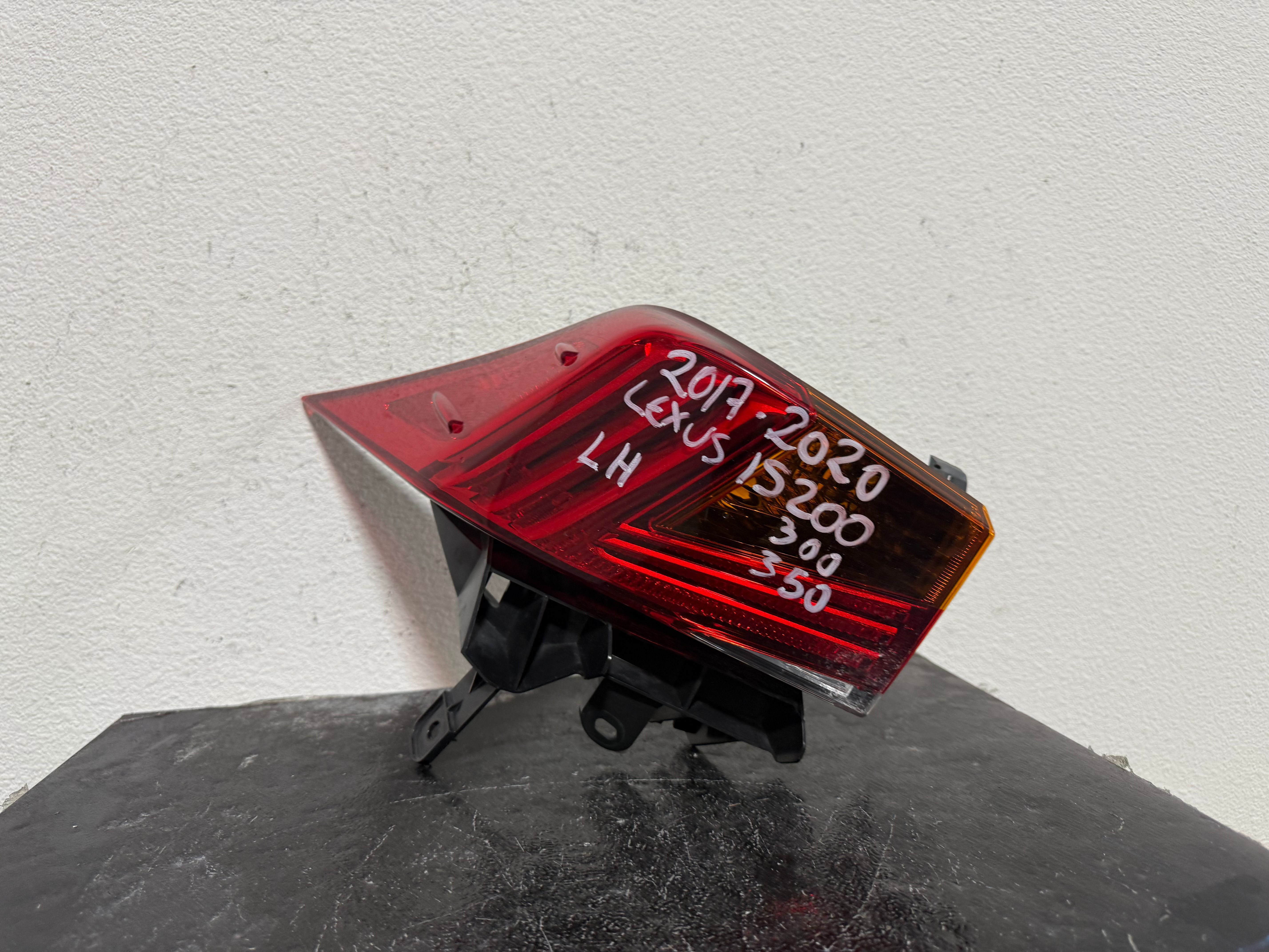 LEXUS IS LEFT TAILLIGHT 2017