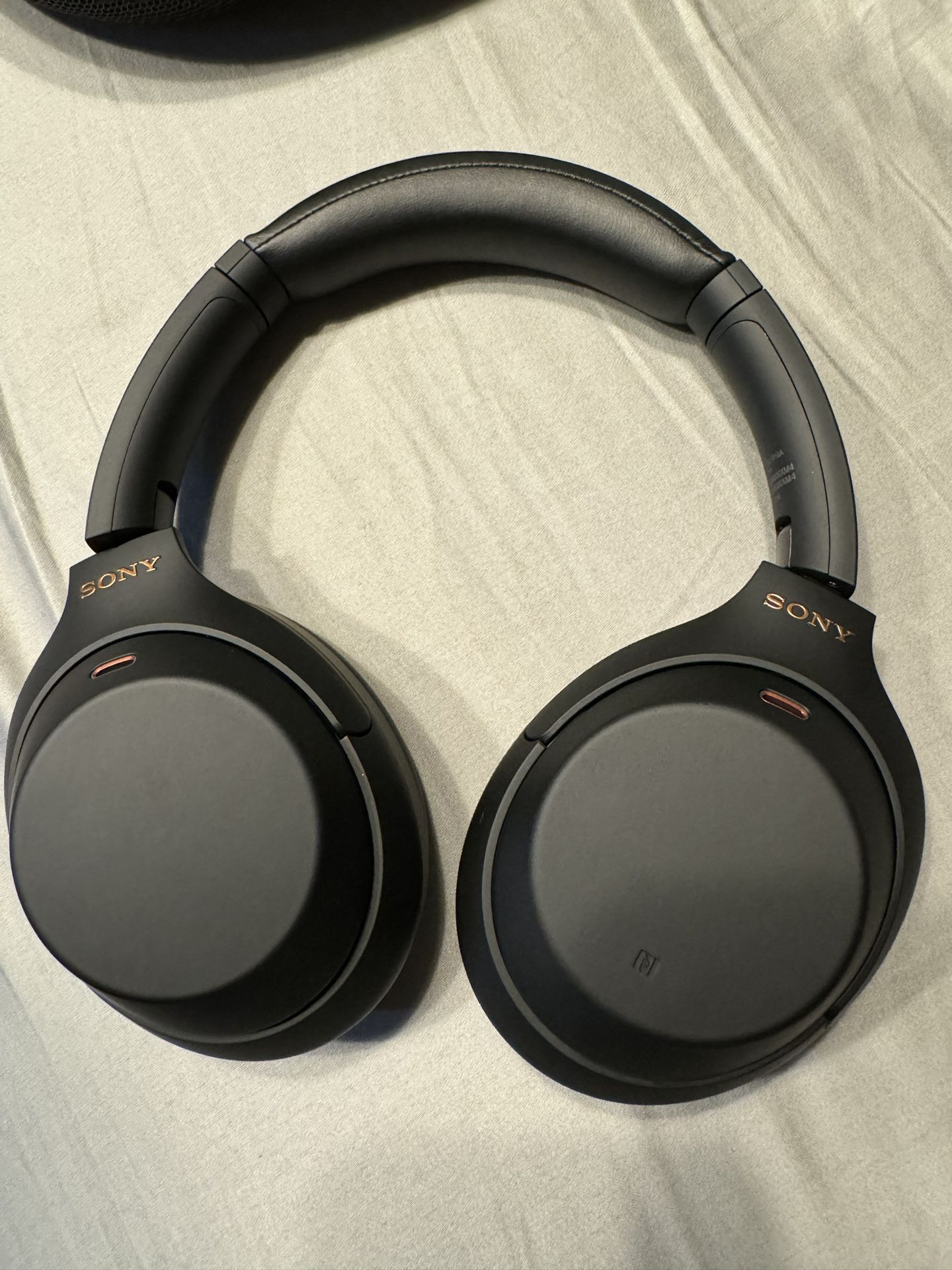 Sony - WH1000XM4 Wireless Noise-Cancelling Headphones 