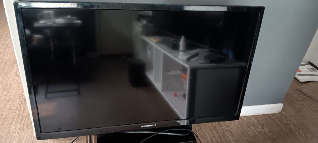 $60 ELEMENT 32" TV