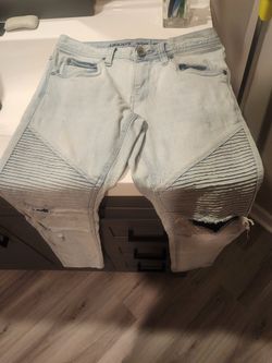 4 Different Pairs Of Men's Jeans Priced Individually See Description