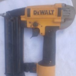 DeWalt DWFP1838 18-Gauge Narrow Crown Stapler – Pneumatic Finish Stapler