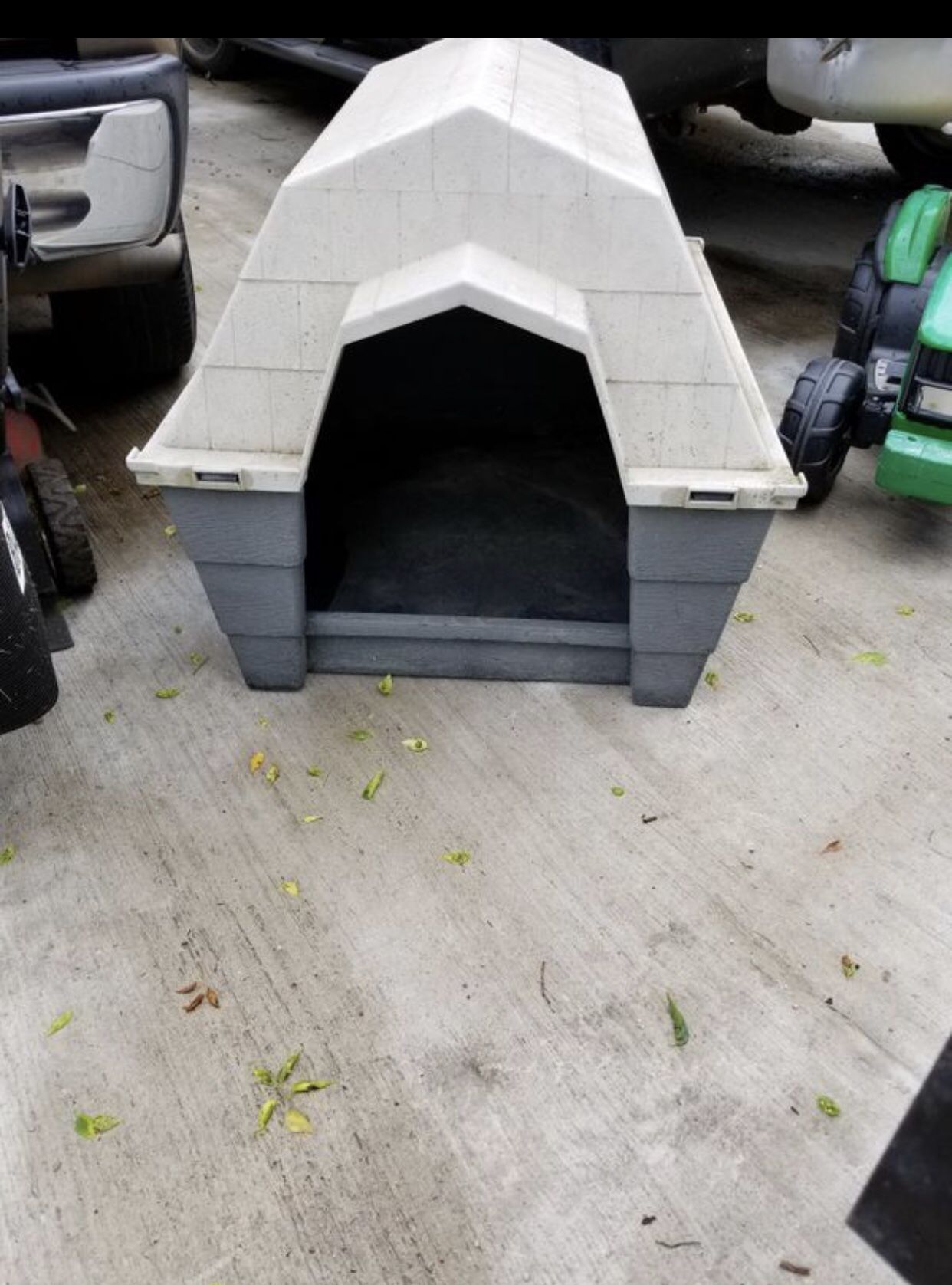 Dog house for sale