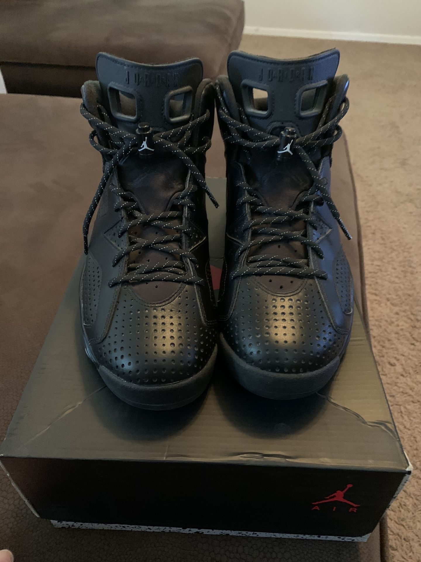 Air Jordan 6’s retro black cats size 9.5