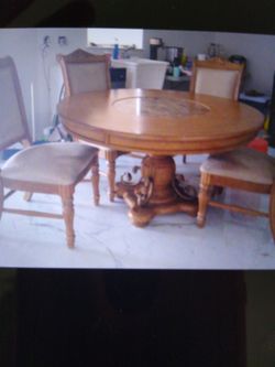 Brand New Dinner Table With 4 Cjairs