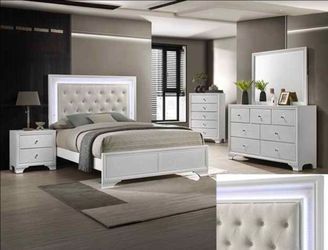 Brand New! 7pc Queen/Full Bedroom Set😍
Take it home with $49down 
Hablamos Español Y Financiamos 🙋