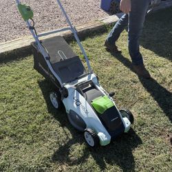 Greenworks 40V 16" Cordless Lawn Mower, Ultra-Light Push Mower with 4.0Ah Battery & Charger