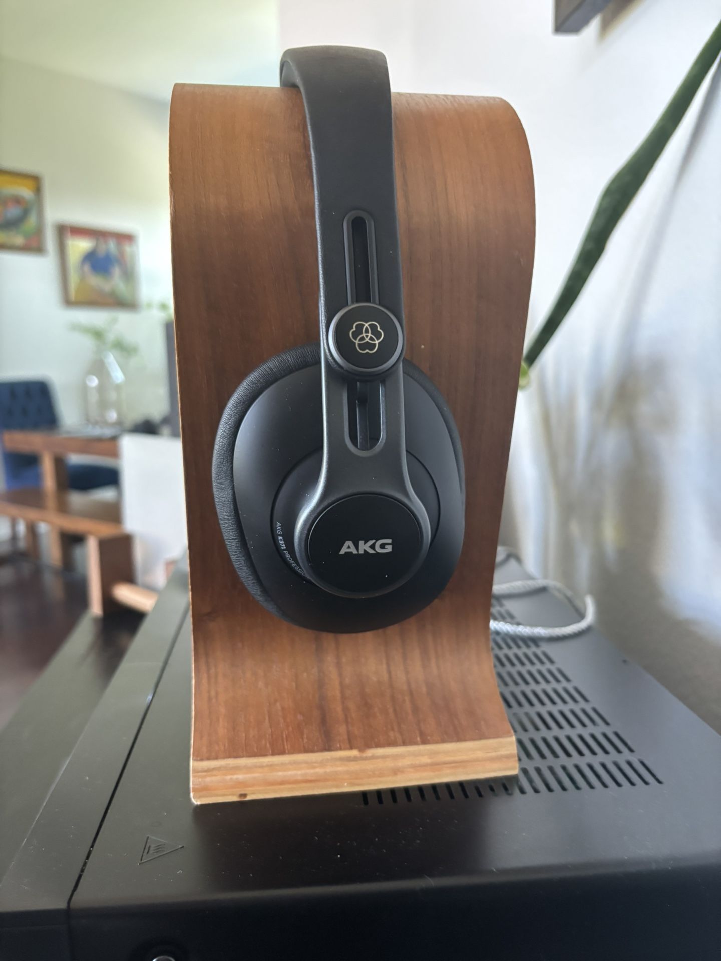 AKG K371 headphones In Great Condition