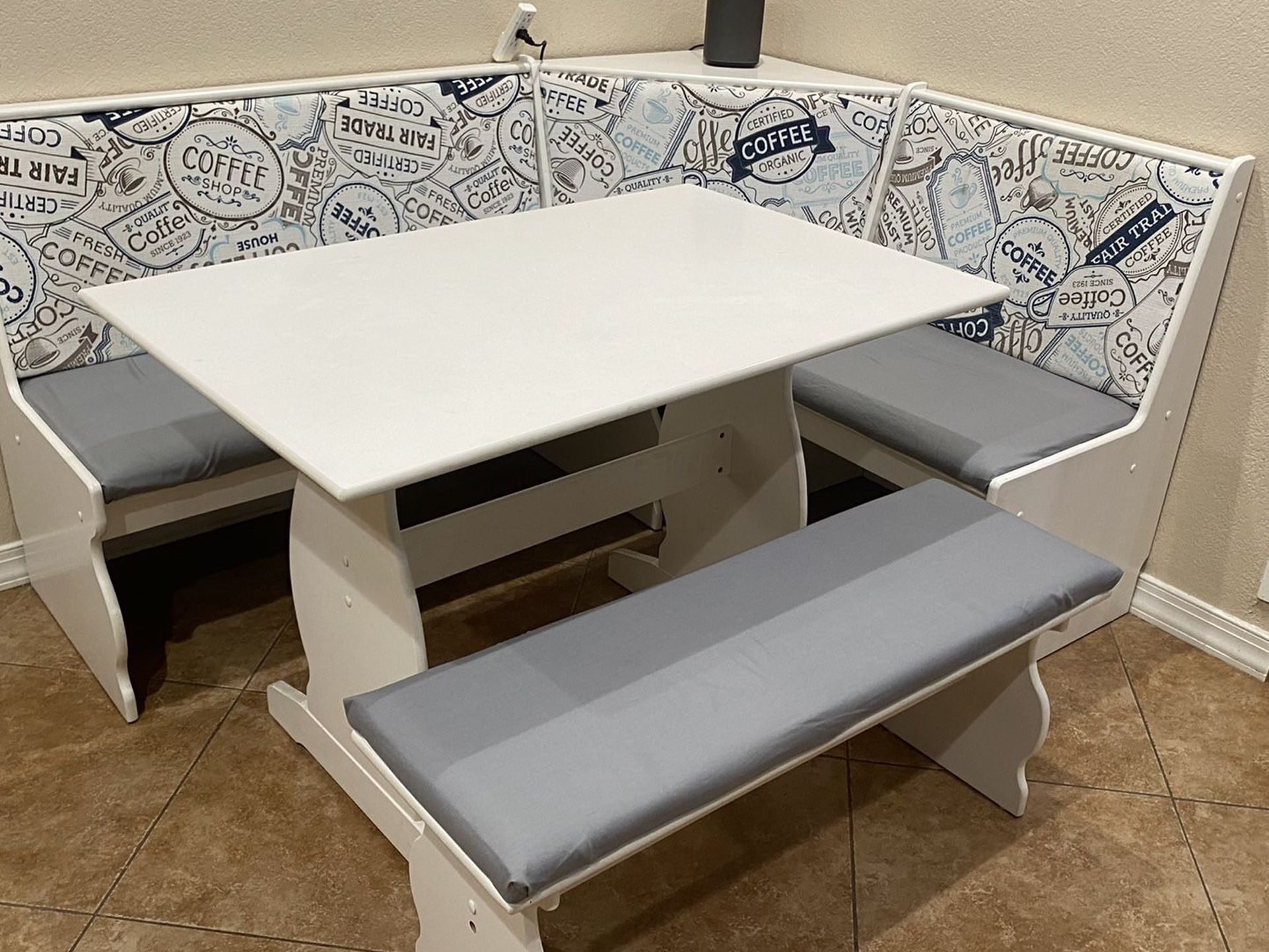 Breakfast Nook for Sale in San Bernardino, CA OfferUp