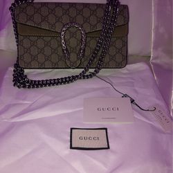 Gucci Dionysus Medium Shoulder Bag