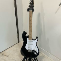 Silver tone Stratocaster Copy Maple Fretboard Going Super Cheap Plays As It Should 