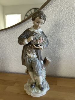 Lladro Doncel With Roses Figurines