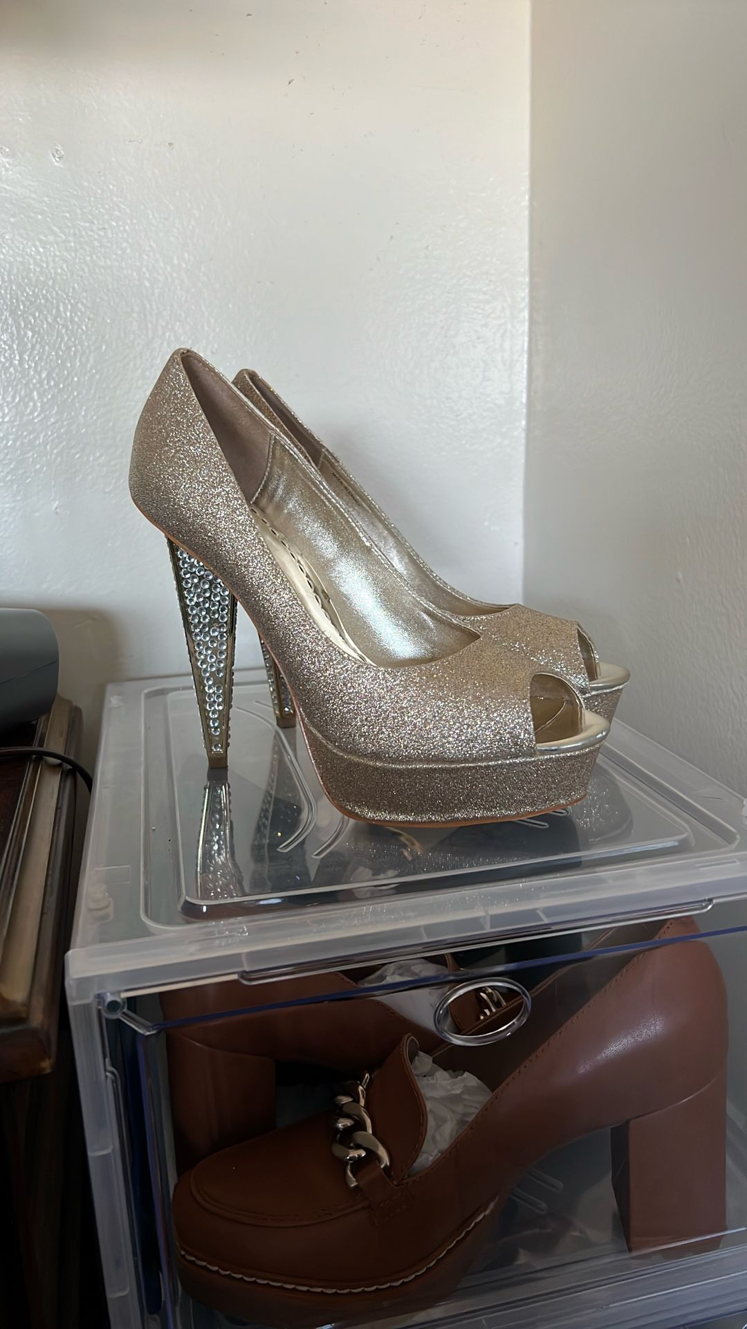 Women’s Shoes with rhinestones on Heel