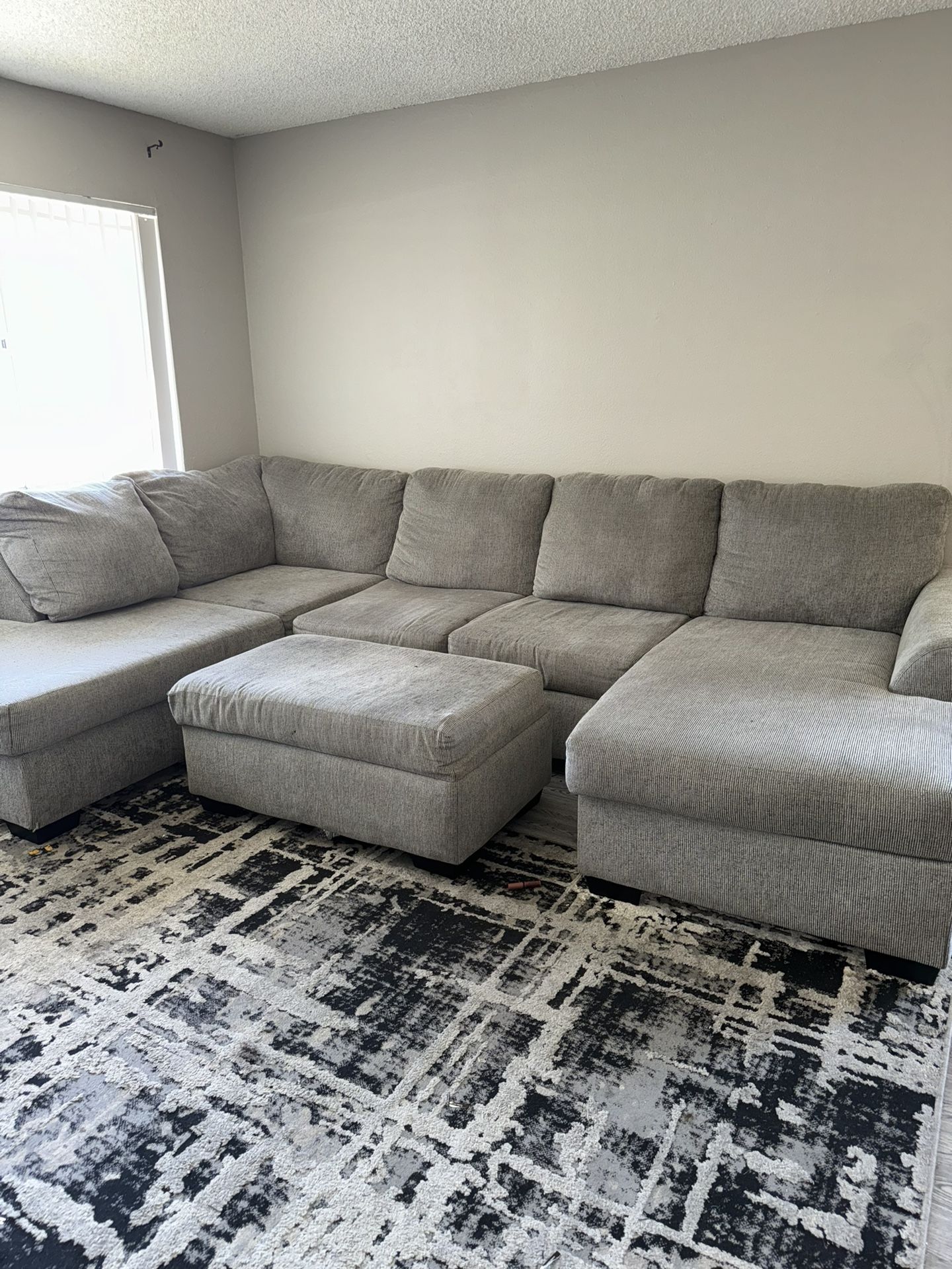 Sectional Couch W| Ottoman