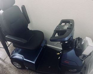 Electric mobility scooter