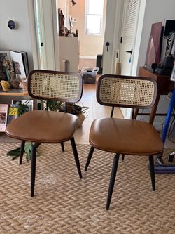 Dining table + 2 rattan swivel chairs