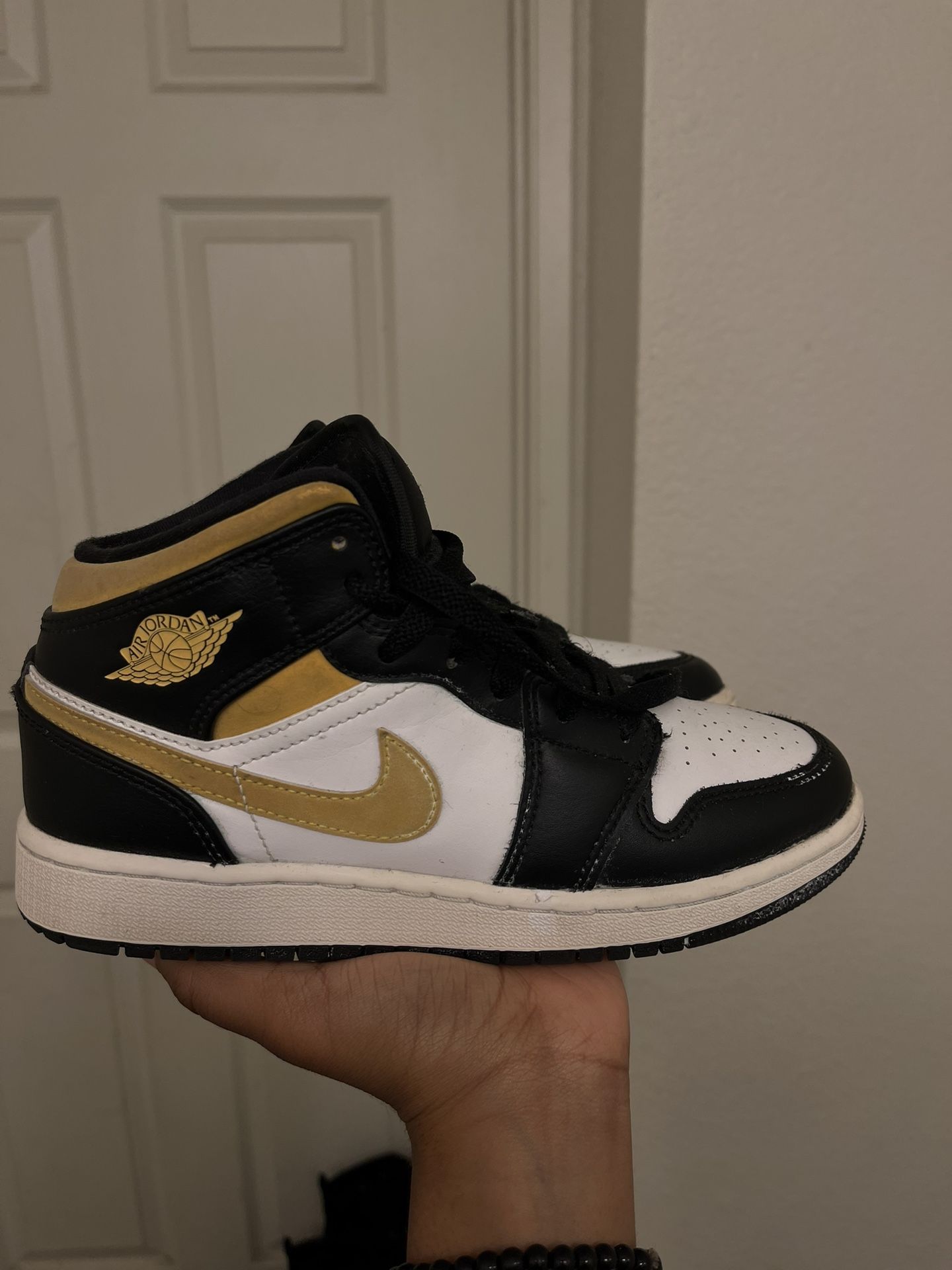 jordan 1’s!! willing to go down on price