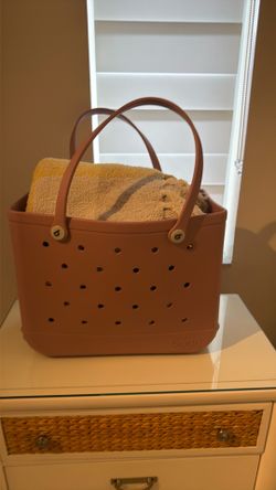 Large Bogg Bag Blushing Bogg, X-Large for the beach
