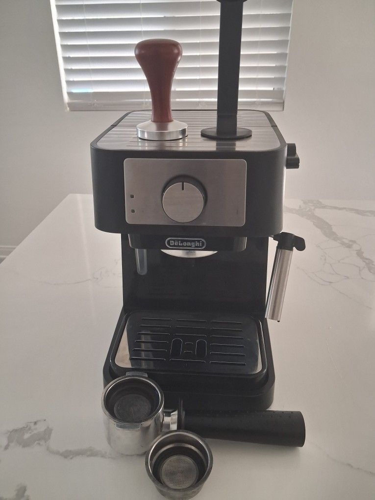 DeLonghi Expresso with Stainless Steel Tamper