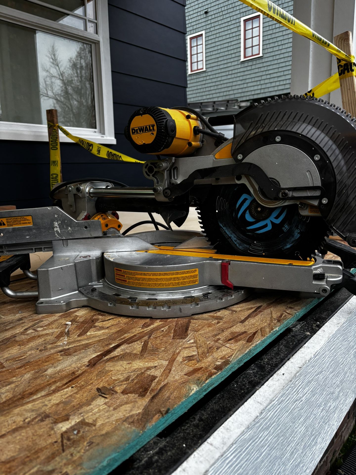 Dual Bevel Dewalt Miter Saw