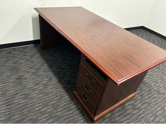 Free office desks