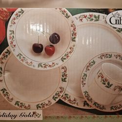 BEAUTIFUL  XMAS  DINNER  SETS 20 PIECES  NEW IN BOX 