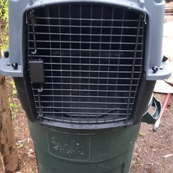 Animal Crate! Plastic Located In Port Orchard 98366, 