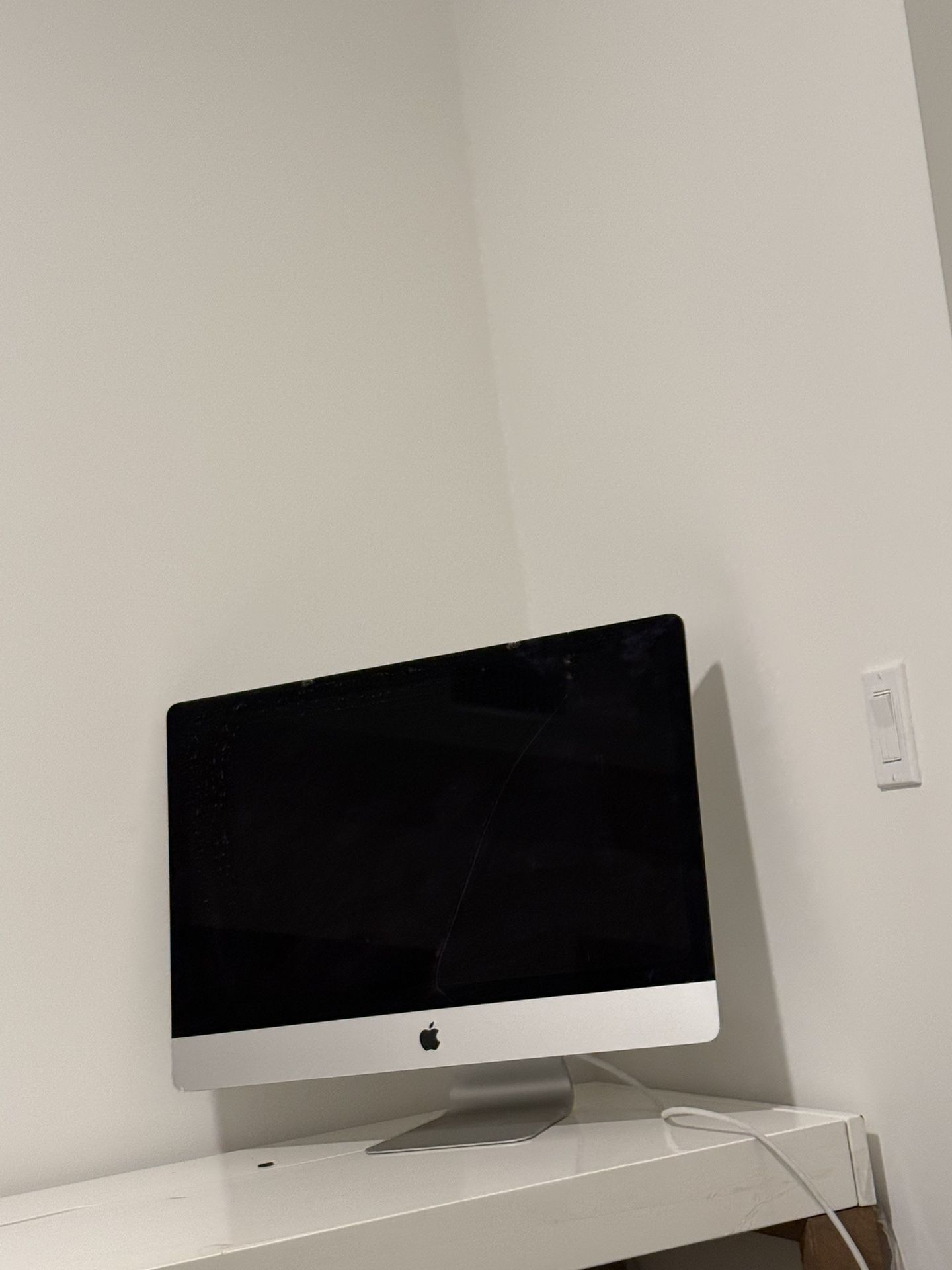 π» Apple iMac β Screen Cracked but Fully Working β $100