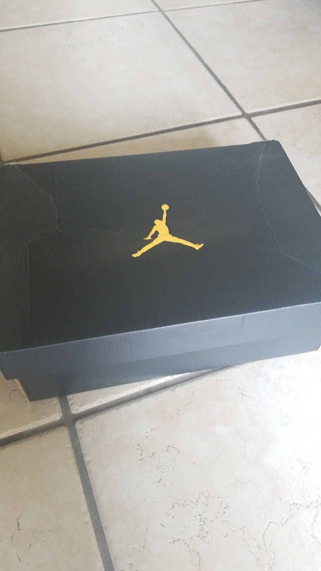 Air Jordan 1 Mid. Size 8.5