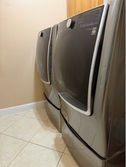 Smart washer / dryer with bottom drawers