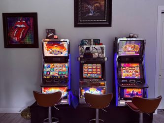 🎰 Ultimate Home Game Room Set-up – 3 Premium Slot Machines + Custom Base & 4 Stools 🎰