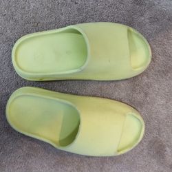 Yeezy Slides Green Glow Size 13