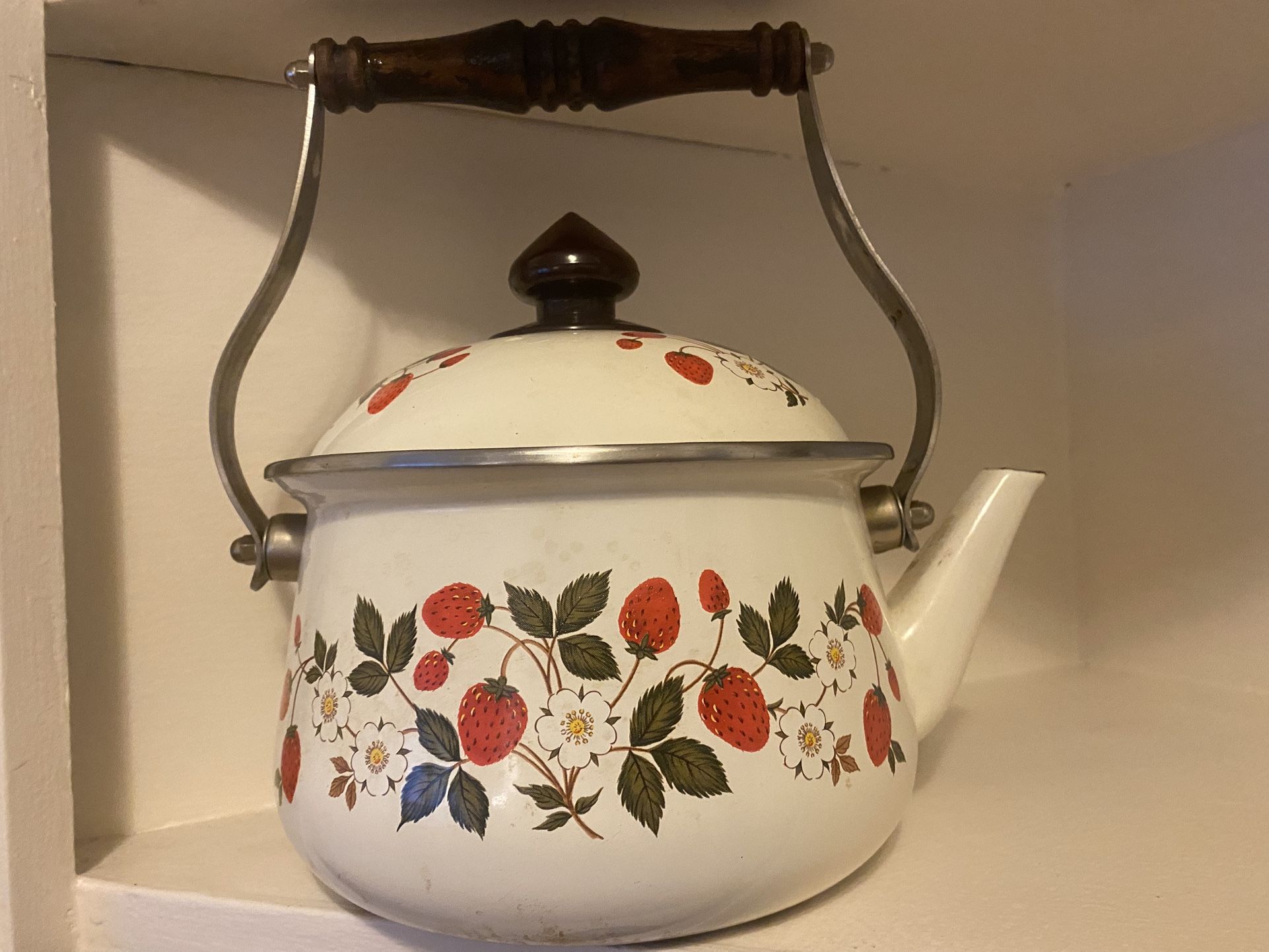 Vintage Strawberry Houseware Collection 