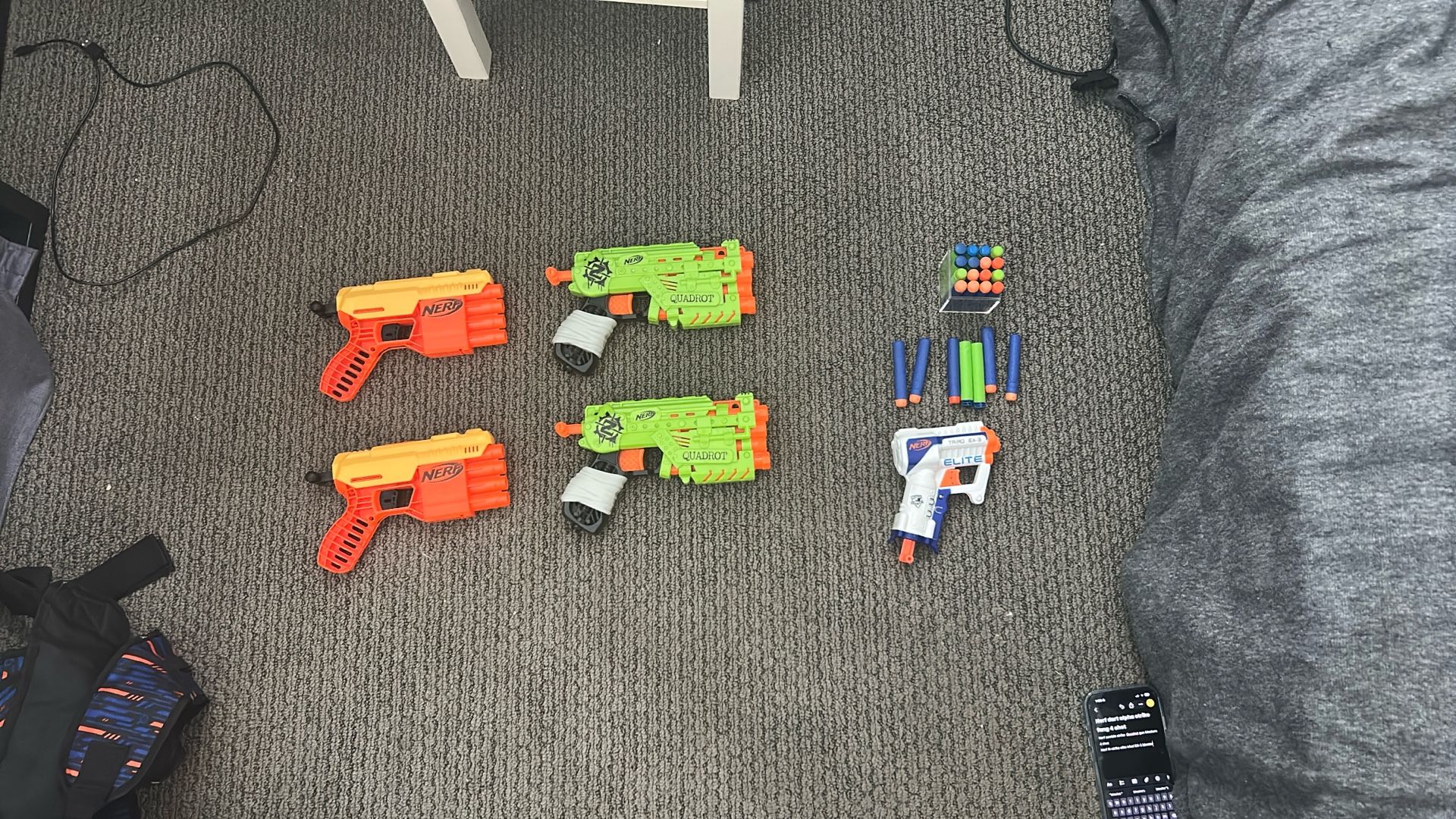 2 Nerf Dart Alpha Strike Fang 4 Shot+ 2 Nerf Zombie Strike Quadrot Gun Blasters 4 Shot+ 1 Nerf N-strike Elite Triad EX-3 Blaster+23 Darts