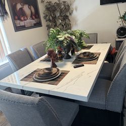Dining room table with 6 chairs