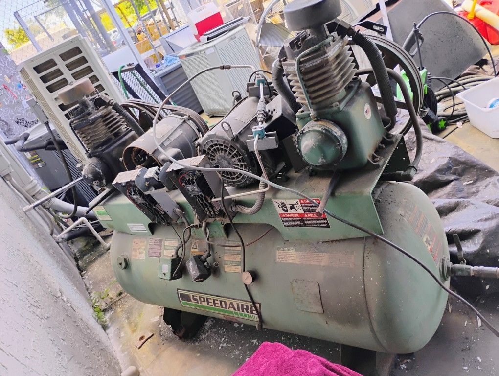 10 Horsepower Speedaire Cast Iron Series Air Compressor, 120 gal tank
