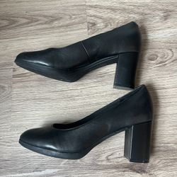 Used Flight Attendant shoes
