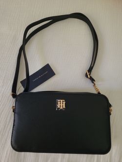 Black Tommy Hilfiger purse