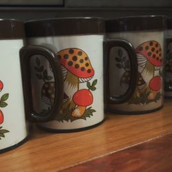 S/4 vintage Mushroom Thermo Serv Coffee Mugs Insulated