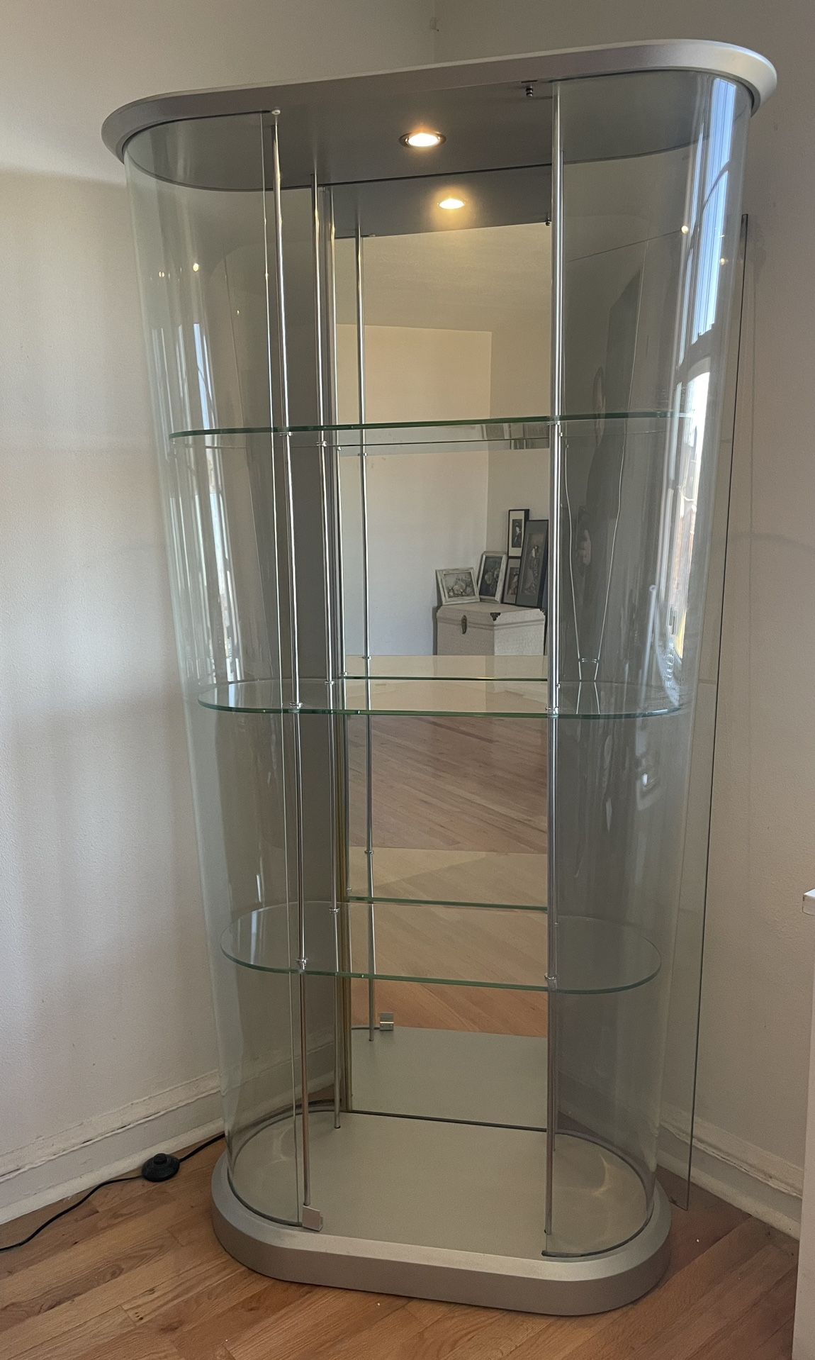 SOPHISTICATED FLOOR CURVED /ELLIPSE/ GLASS SHOWCASE